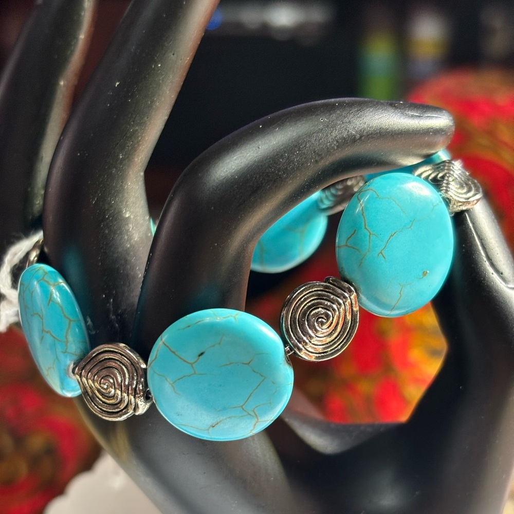 Handmade Turquoise Stretch Bracelet - Picture 9 of 9